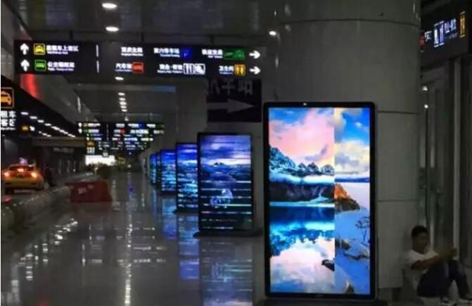 優(yōu)色廣告機亮相重慶北站，向國慶獻禮！
